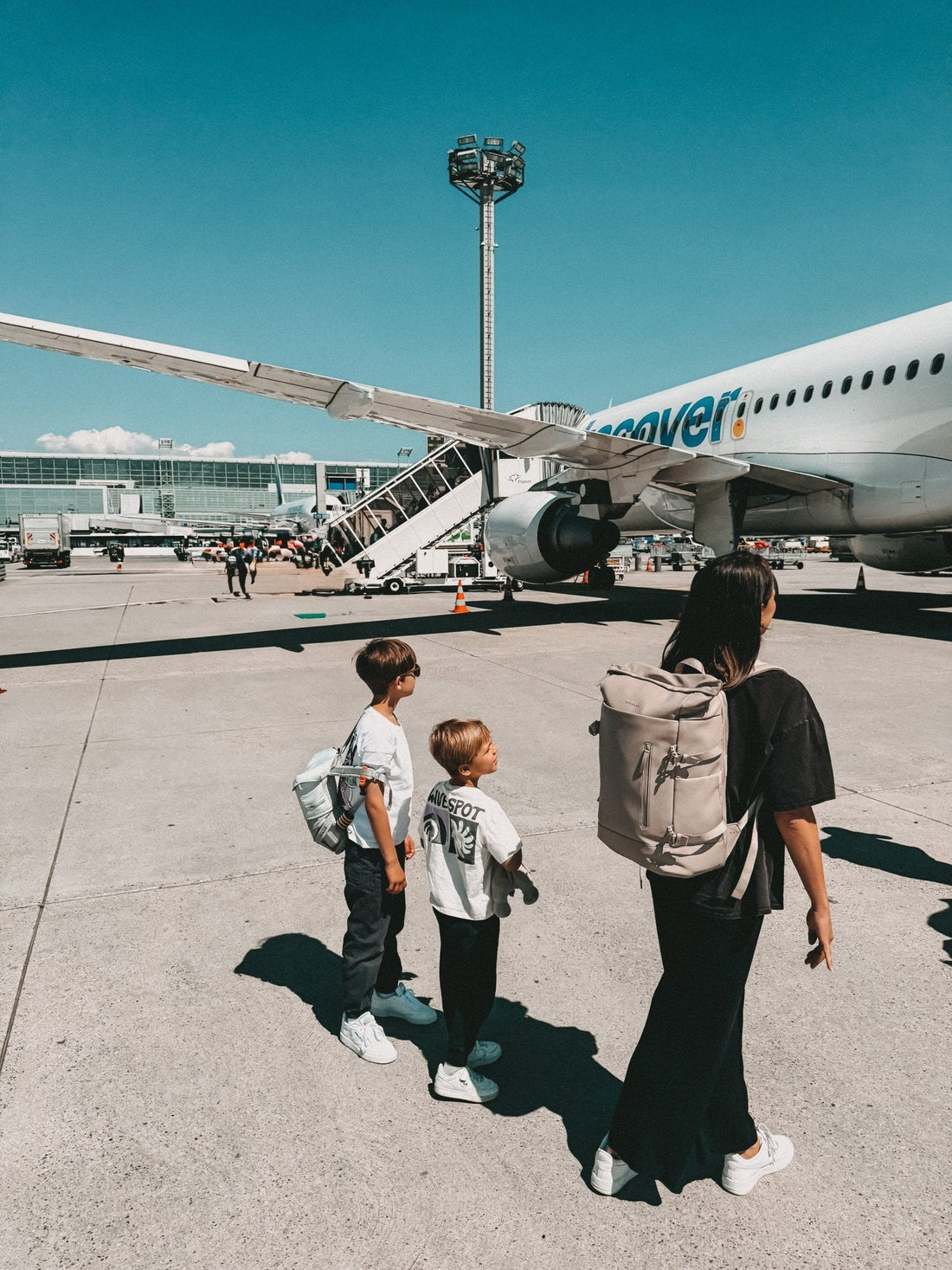 Fliegen mit Kind: Unsere Tipps für entspanntere Familienflüge von Kreta bis zu den Seychellen - kidswelltraveled