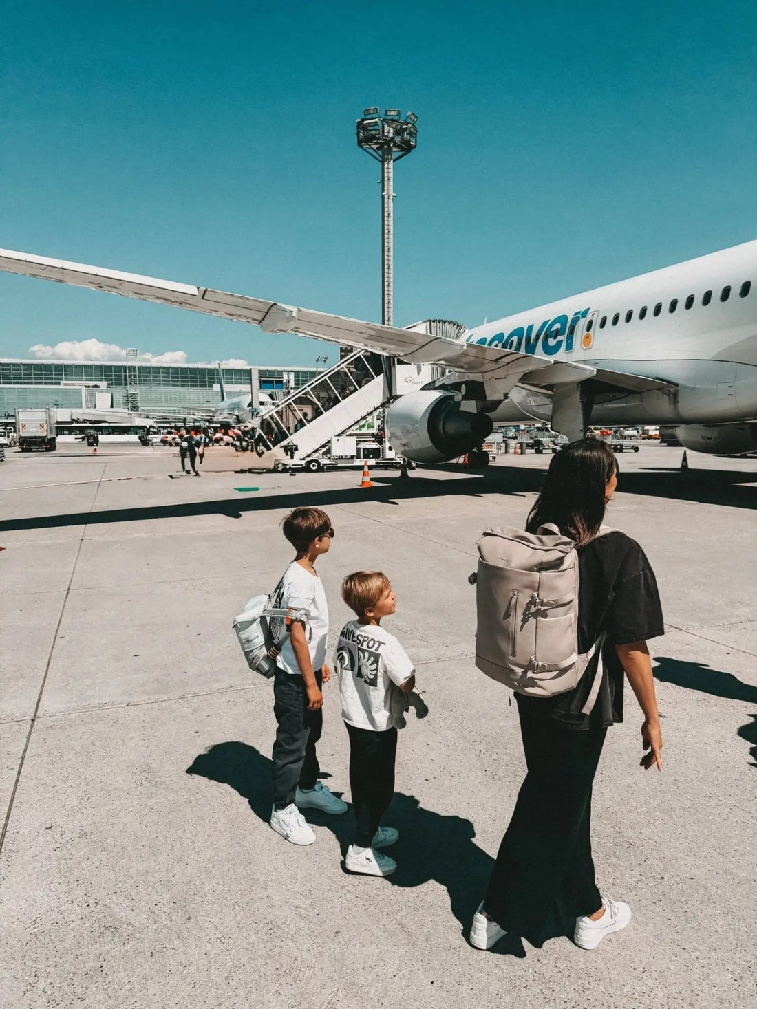 Fliegen mit Kind: Unsere Tipps für entspanntere Familienflüge von Kreta bis zu den Seychellen - kidswelltraveled