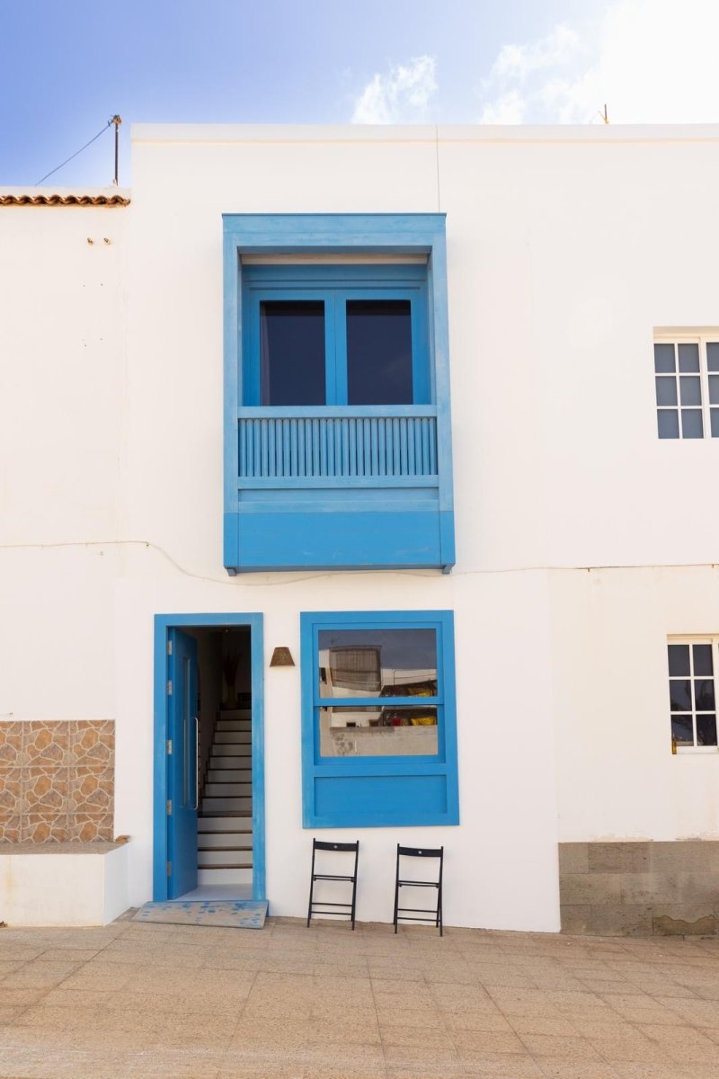 Casa Blue in El Cotillo: Ferienhaus 50 Meter vom Meer auf Fuerteventura – stilvolle, familienfreundliche Reise mit Kindern