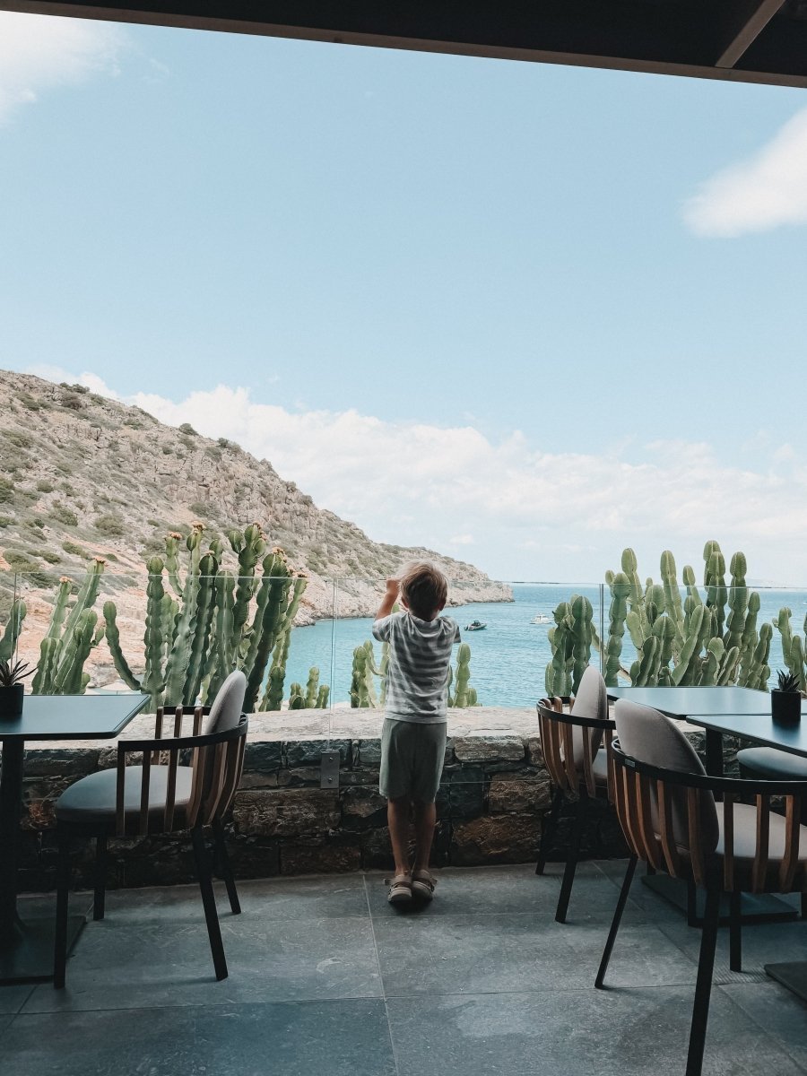 Daios Cove auf Kreta: Luxus trifft Familienhotel – stilvolle, familienfreundliche Reise mit Kindern