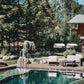 Das Dorf in der Stadt – Chalet Idylle mit Naturbadeteich – stilvolle, familienfreundliche Reise mit Kindern