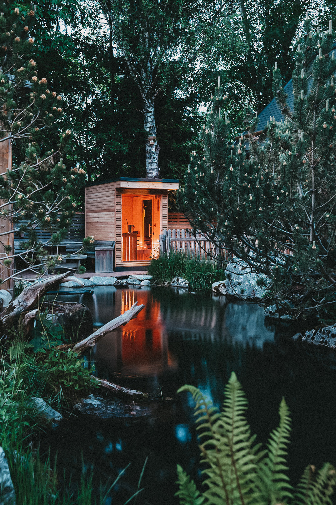 Das Dorf in der Stadt – Chalet Idylle mit Naturbadeteich - Lieblingsunterkunft