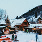 Das Dorf in der Stadt – Chalet Idylle mit Naturbadeteich – stilvolle, familienfreundliche Reise mit Kindern