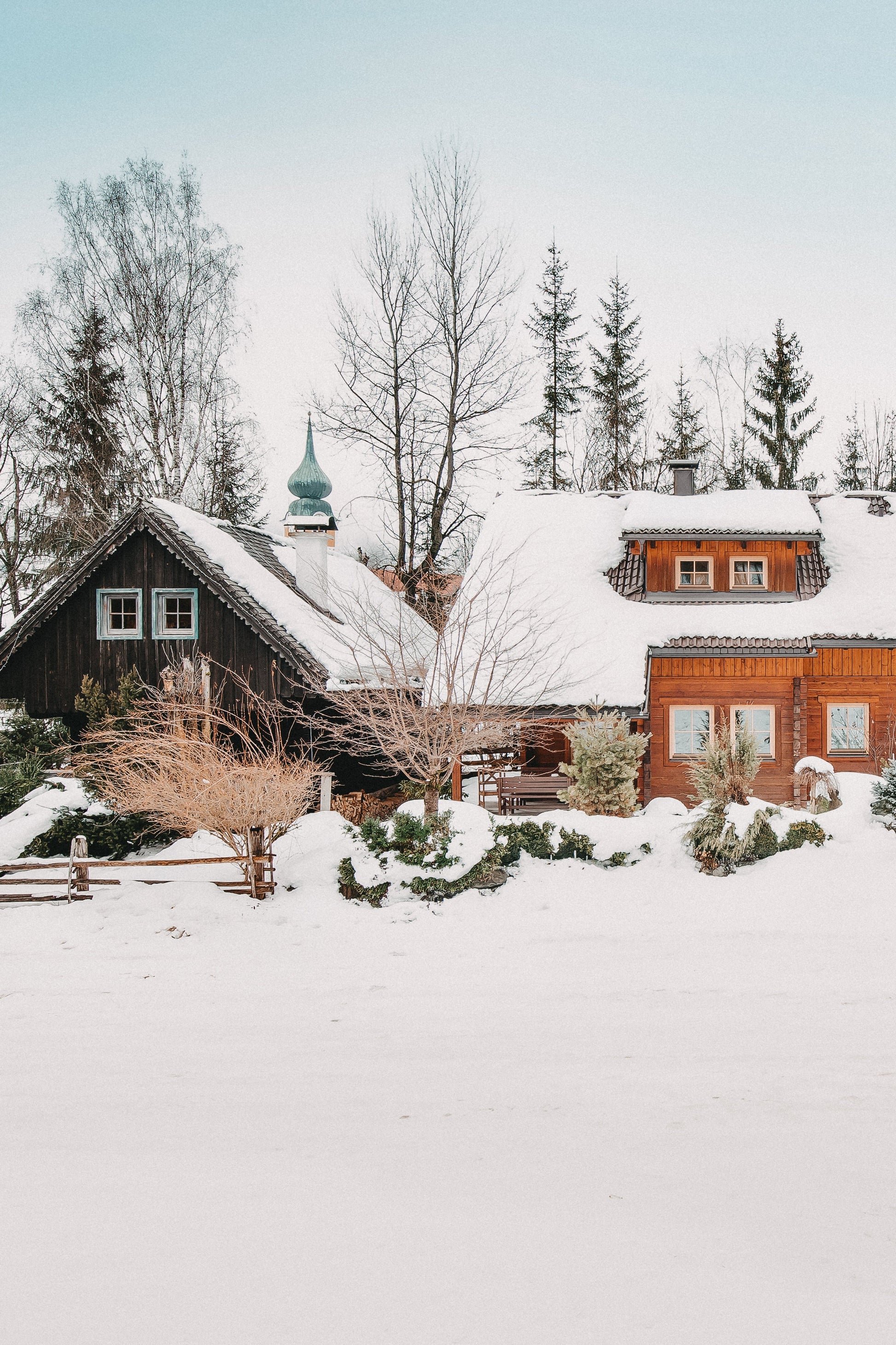 Das Dorf in der Stadt – Chalet Idylle mit Naturbadeteich - Lieblingsunterkunft