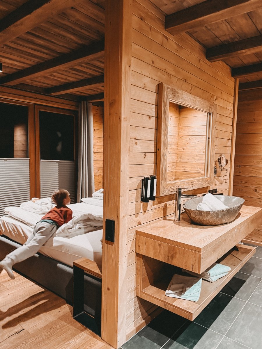 Familienurlaub in den La SOA Chalets in Tirol: Luxus Chalets und Familienzeit – stilvolle, familienfreundliche Reise mit Kindern