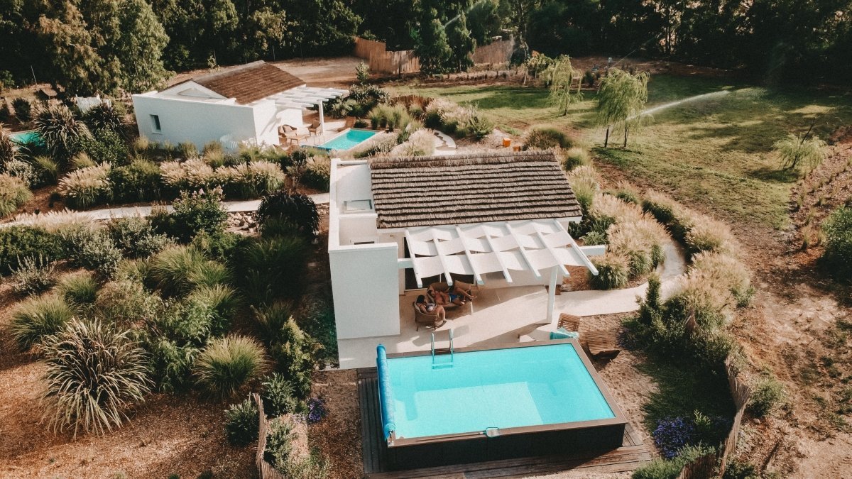Is Cheas auf Sardinien: Familienurlaub zwischen Weinreben, Pferden und eigenem Pool – stilvolle, familienfreundliche Reise mit Kindern
