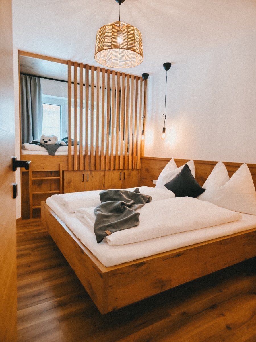 Lake View Lodge Flachau: Familienurlaub zwischen Badesee und Bergen – stilvolle, familienfreundliche Reise mit Kindern