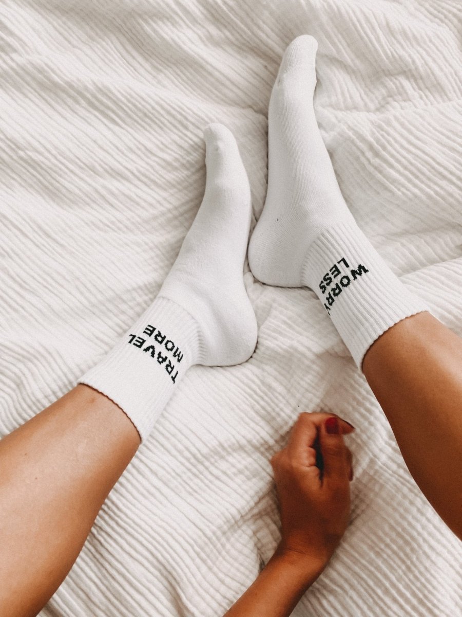 TRAVEL MORE WORRY LESS - Premium Socken – stilvolle, familienfreundliche Reise mit Kindern