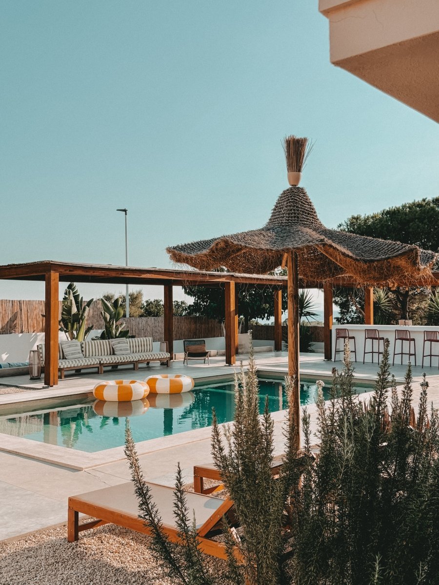 Villa Maillard Sardinien: Luxuriöse Familienvilla mit beheiztem Pool und Meerblick – stilvolle, familienfreundliche Reise mit Kindern