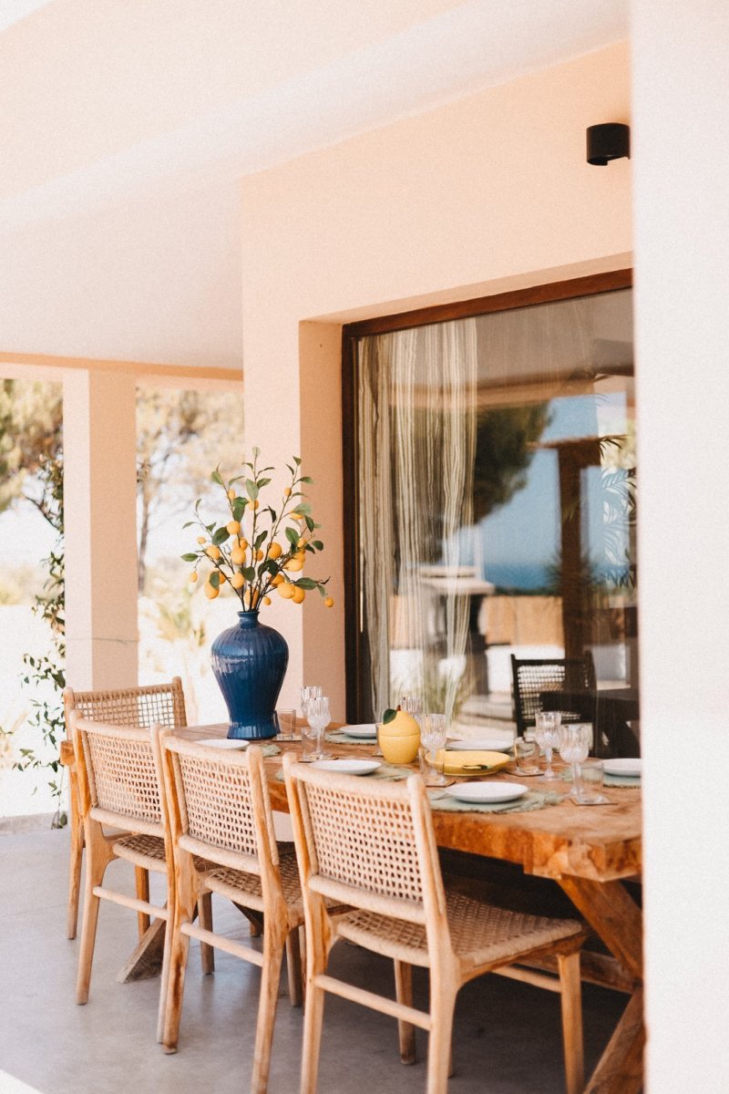 Villa Maillard Sardinien: Luxuriöse Familienvilla mit beheiztem Pool und Meerblick – stilvolle, familienfreundliche Reise mit Kindern
