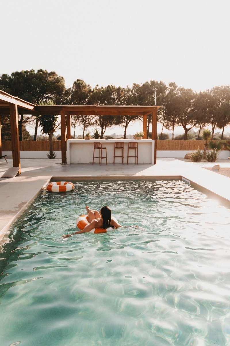 Villa Maillard Sardinien: Luxuriöse Familienvilla mit beheiztem Pool und Meerblick – stilvolle, familienfreundliche Reise mit Kindern